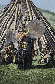 Altay_shaman_with_gong.jpg (40341 Byte)